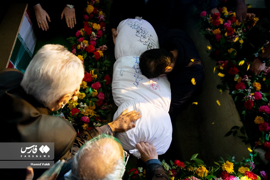 تشییع و خاکسپاری پیکر دو شهید در وزارت ورزش