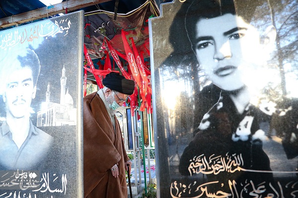 زیارت رهبر انقلاب از مزار شهدای بهشت زهرا (س) + عکس