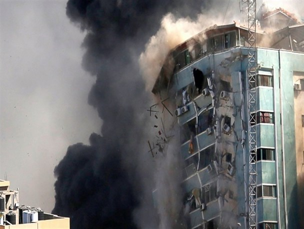 ساختمان رسانه‌‌های بین‌المللی غزه در آتش اشغالگران سوخت