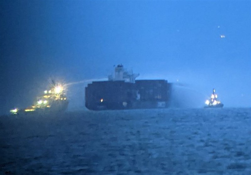 رسانه‌های عبری: کشتی آتش گرفته در آب‌های کانادا اسرائیلی است