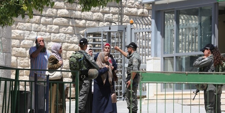 تقابل نظامیان صهیونیستی با مردم در آستانه ورود هرتزوگ به الخلیل