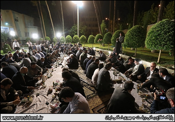 عکس/ سفره افطار در حیاط نهاد ریاست جمهوری