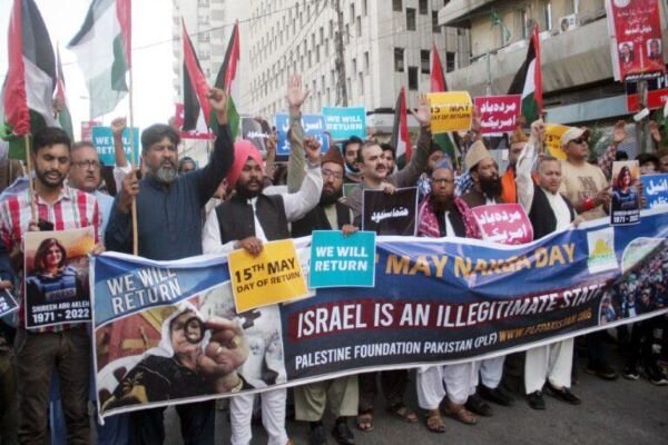پرچم اسرائیل در پاکستان به آتش کشیده شد