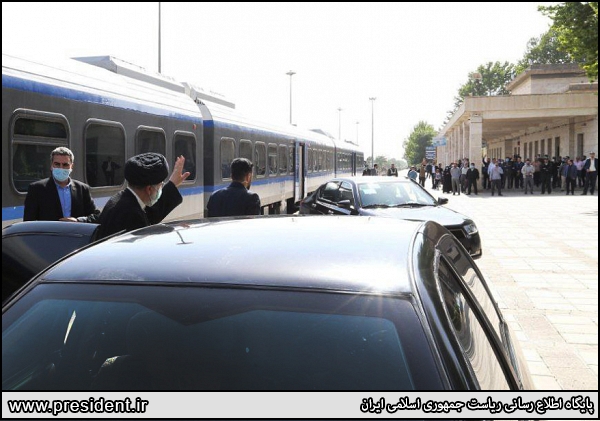 عکس/ رئیسی با قطار به قزوین رفت