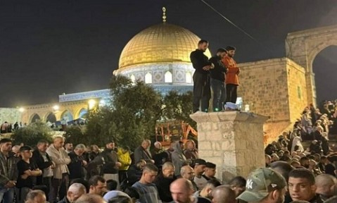 حضور میلیونی فلسطینیان در مسجدالأقصی برای ادای نماز +عکس