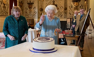 جشن دیرهنگام برای ملکه در سفارت انگلیس/ اسپانسرها چه کسانی هستند؟+سند