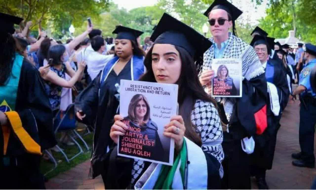 چفیه فلسطینی بر شانه دانشجویان آمریکا