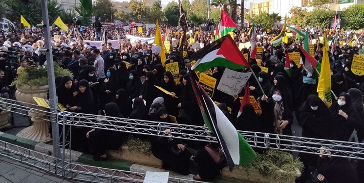 تجمع مردم تهران علیه جنایت‌های رژیم صهیونیستی/نبرد با رژیم صهیونیستی ادامه دارد