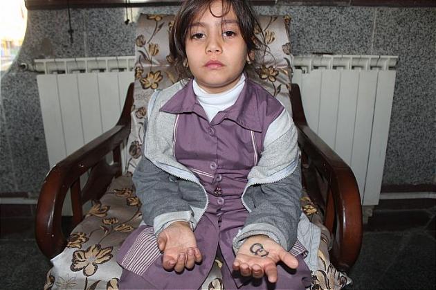 عکس/شیطنت دختر 7 ساله حادثه ساز شد
