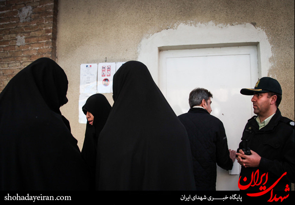 تصاویر/اعطای نامه اعتراضی بسیج خواهران دانشگاه های تهران به سفارت فرانسه