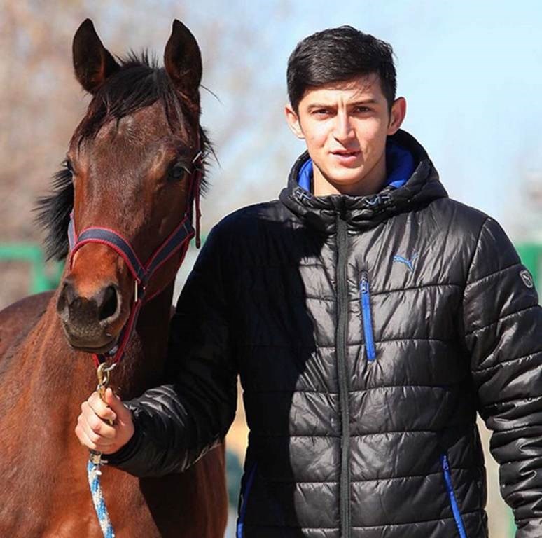جوان اول فوتبال ایران در کنار اسب زیبایش+عکس
