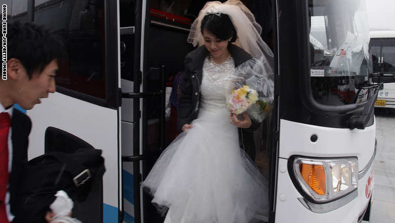 عکس/ ازدواج همزمان هزاران جوان در کره‌