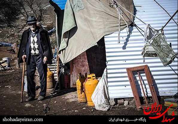 عکس/ زندگی پدر و مادر شهید در کانکس