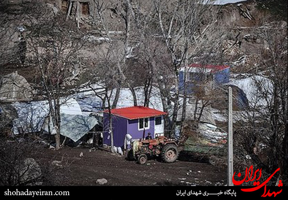 عکس/ زندگی پدر و مادر شهید در کانکس