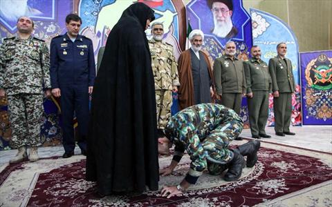 حرکت بسیار زیبای یک سرباز ایرانی+ عکس