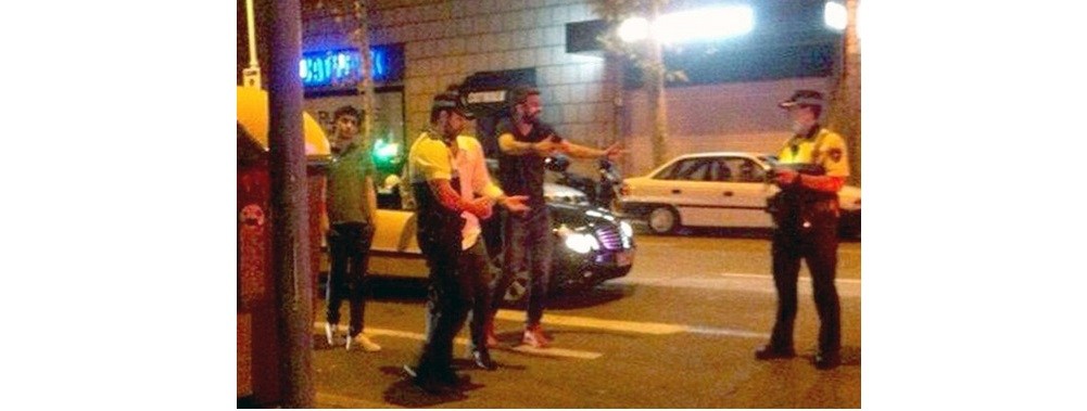 فوتبالیست مشهور در حال رشوه دادن به پلیس+عکس