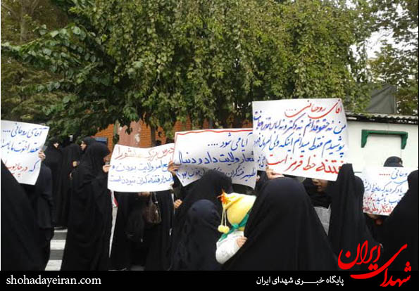 تجمع اعتراضی نمازگزارن به ورود فتنه گران در دولت +عکس