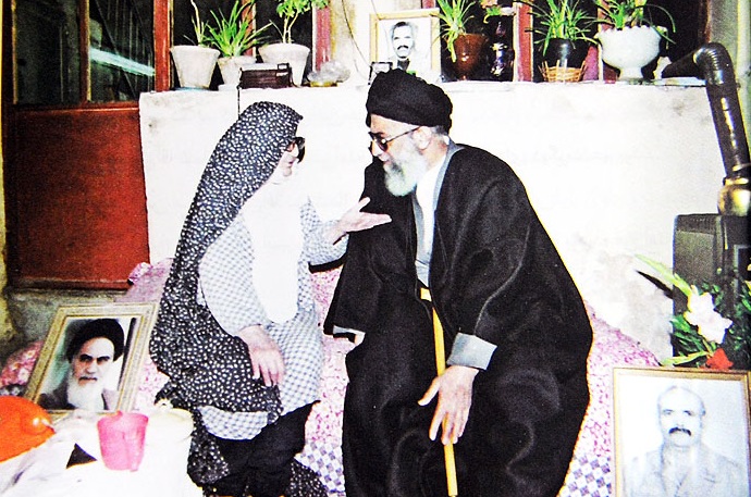 یک مادر شهید همسایه آیت‌‌‌الله خامنه‌ای+تصاویر