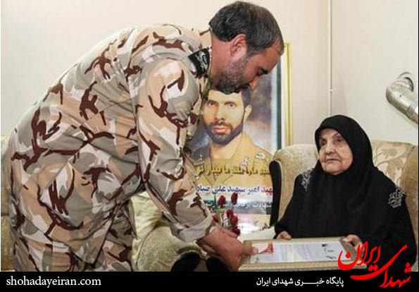 عکس/ دیدار فرماندهان با مادر شهید صیاد شیرازی