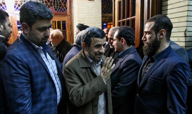 احمدی‌نژاد در مراسم ترحیم برادر رحیم صفوی+عکس