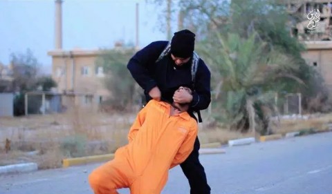 گردن زنی هولناک شیعیان به دست داعش +تصاویر