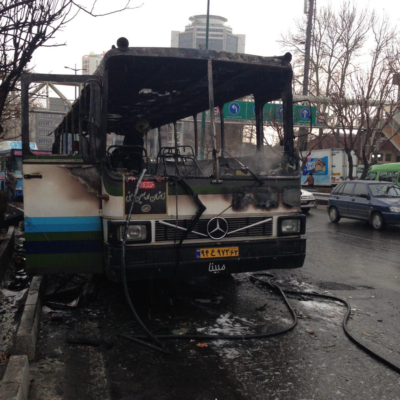 آتش گرفتن اتوبوس در خیابان ولیعصر تهران + عکس
