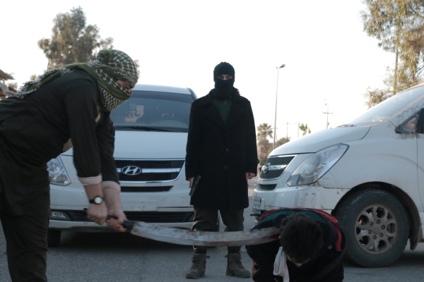 اعدام جوانان موصلی به دست جلاد داعش + تصاویر