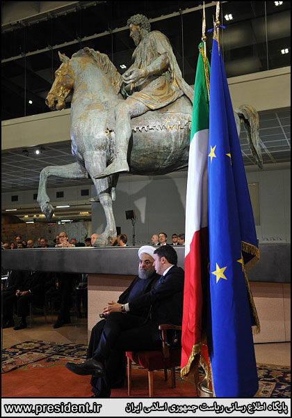نشست خبری روحانی زیر سایه فاتح ایران+عکس