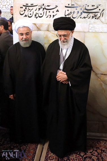 رئیس جمهور در کنار رهبر انقلاب در مشهد +عکس