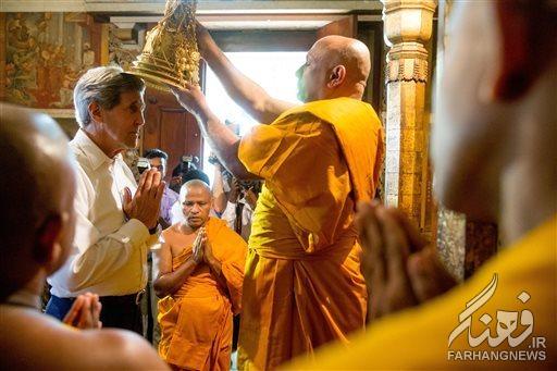 تاج‌گذاری جان کری در معبد بودائیان +عکس