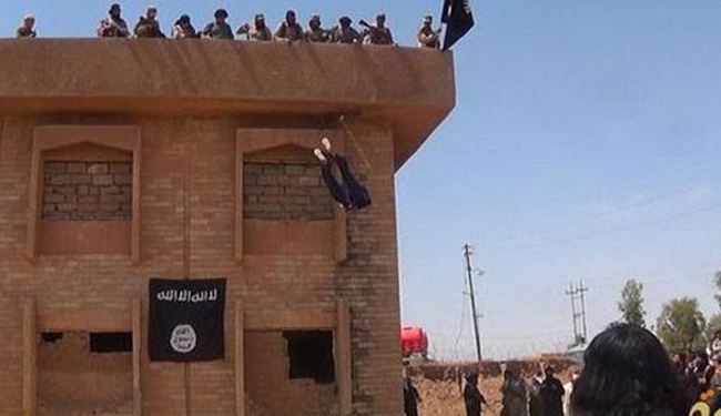 پرتاب از ساختمان توسط تروریست‌های داعش+تصاویر
