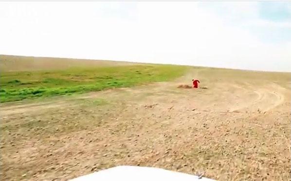 یک داعشی قبرش را کند و سر بریده شد/عکس