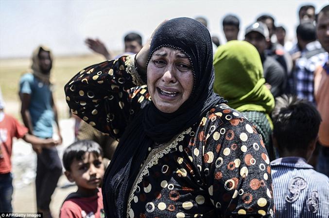 تصاویر تکان‌دهنده از مسیر مرگ برای فرار از داعش