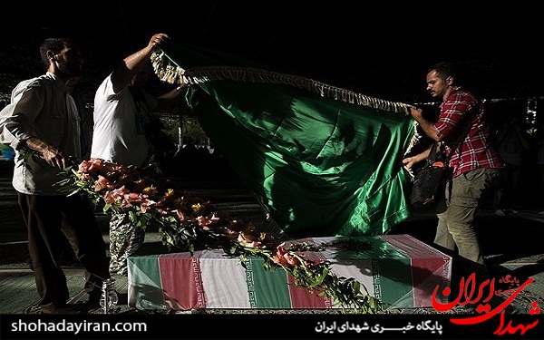 عکس/ وداع با شهدای غواص در دانشگاه تهران