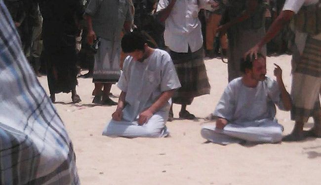 القاعده دو جاسوس عربستانی را اعدام کرد+عکس