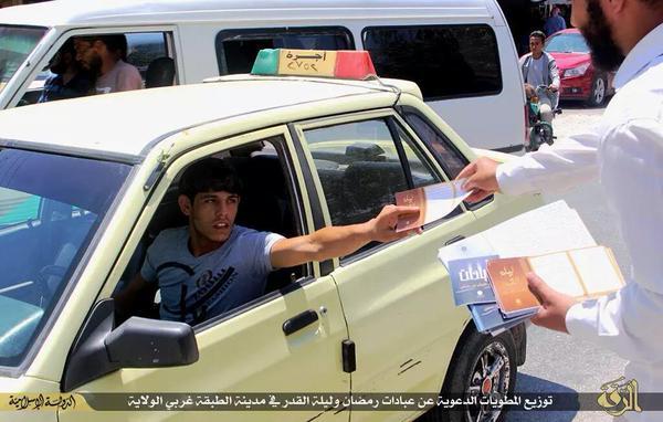 تبلیغات میدانی داعش در لیلة القدر + عکس