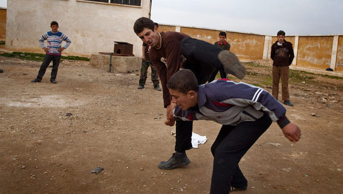 تصاویر/ آموزش جنگیدن به نوجوانان سوری