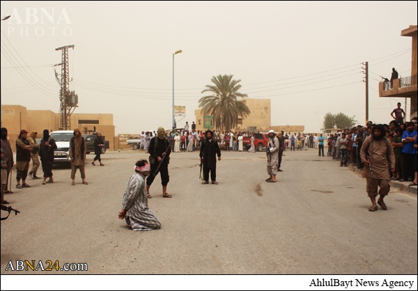 گردن زدن مرد سوری به دست داعش /تصاویر