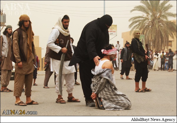 گردن زدن مرد سوری به دست داعش /تصاویر