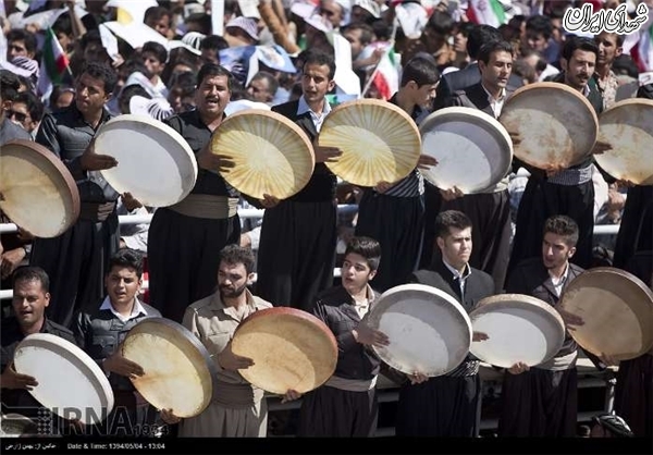 عکس/ دف نوازی به افتخار روحانی