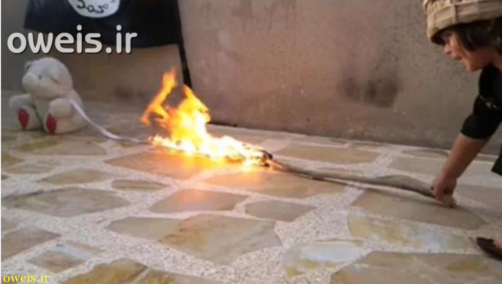 آتش زدن اسیر به سبک کودک داعشی! + تصاویر