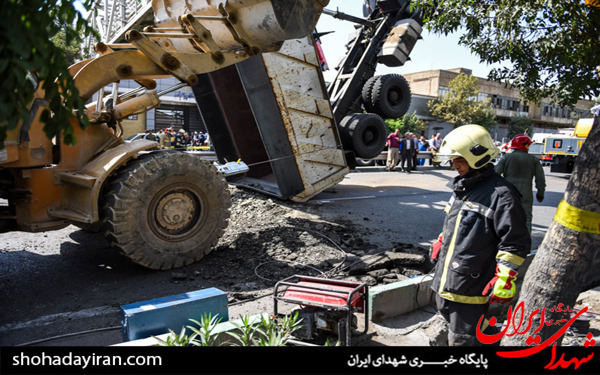 عکس/برخورد کامیون با پل عابر پیاده - شهر ری