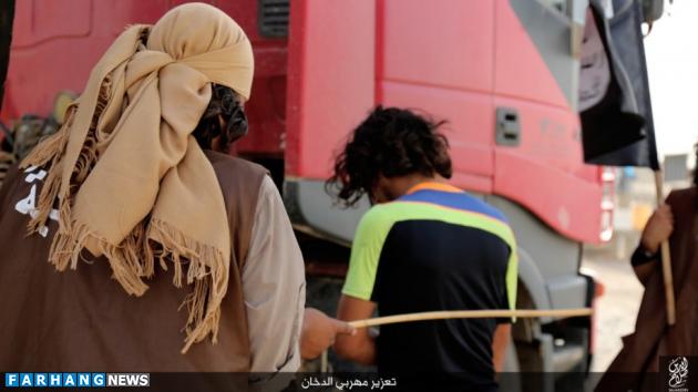 شلاق زدن قاچاقچیان سیگار توسط داعش + عکس