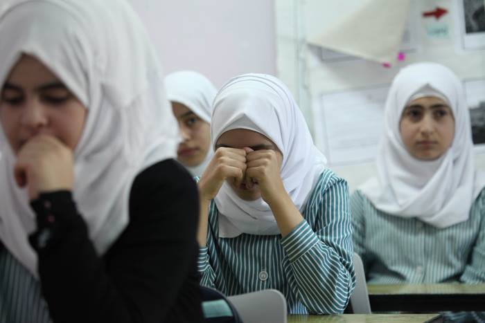 اشک‌ دانش‌آموزان برای معلم شهیدشان+عکس