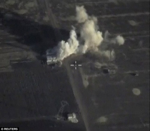 برخورد موشک روسی با پایگاه داعش+ تصاویر