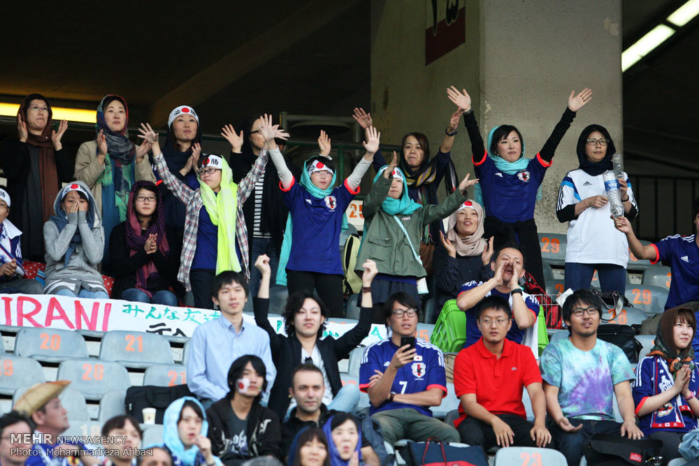 تماشاگران زن ژاپنی در ورزشگاه آزادی +عکس