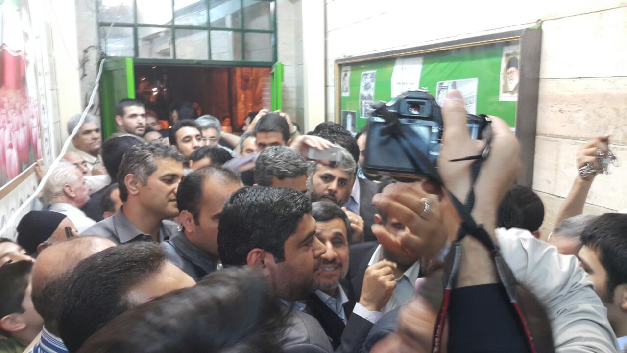 احمدی‌نژاد:برخی به جای دفاع به دنبال مذاکره بودند+عکس