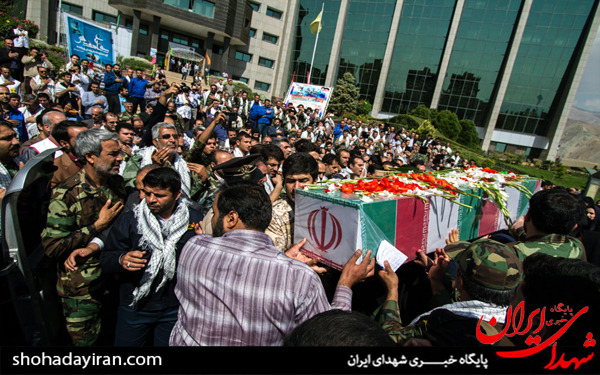 عکس/تشییع پیکر۲شهید گمنام در شرکت برق تهران