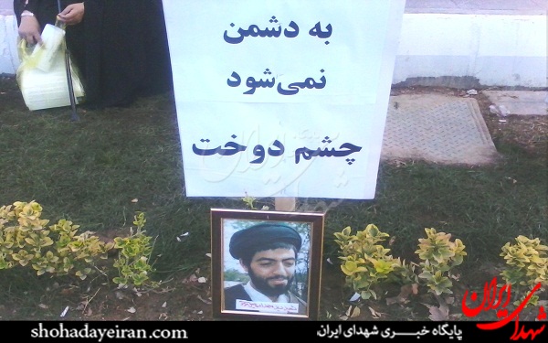 عکس/تجمع خانوادگی طلاب مقابل مجلس