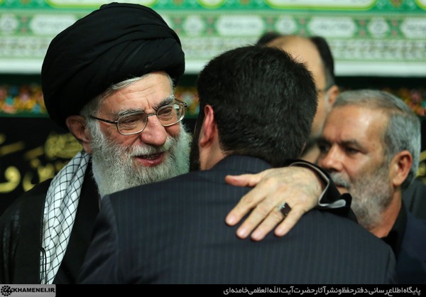 حاج میثم مطیعی در آغوش رهبر انقلاب + عکس